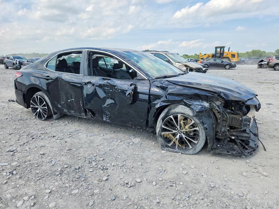 2019 TOYOTA CAMRY SE 4
