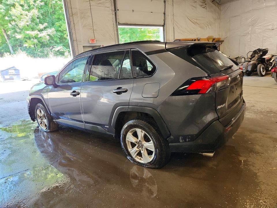 2020 TOYOTA RAV4 LE 2