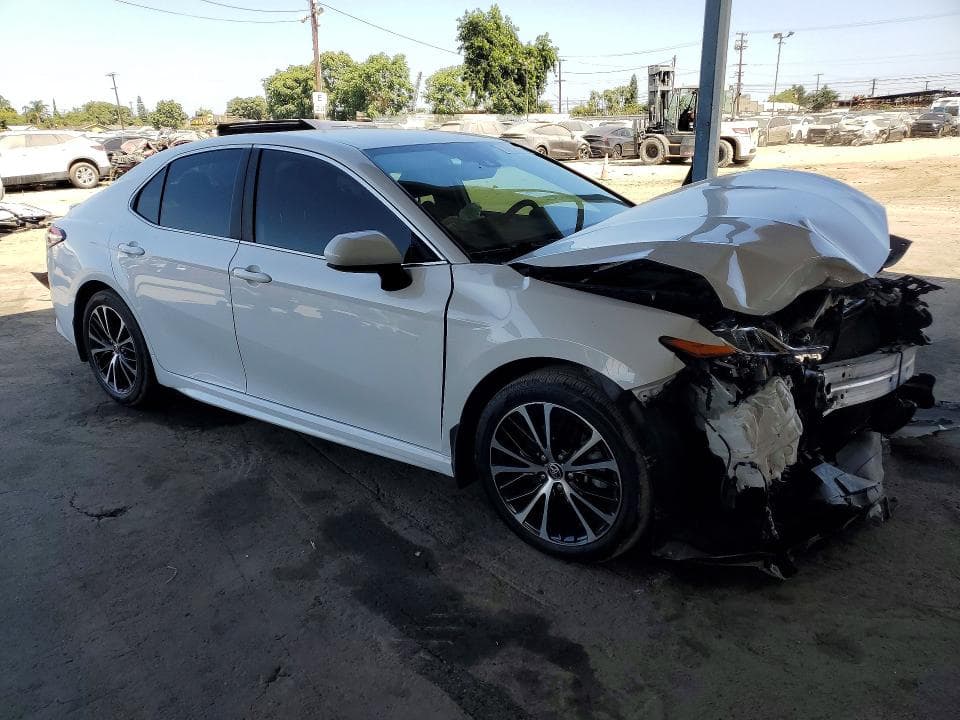 2020 TOYOTA CAMRY SE 4