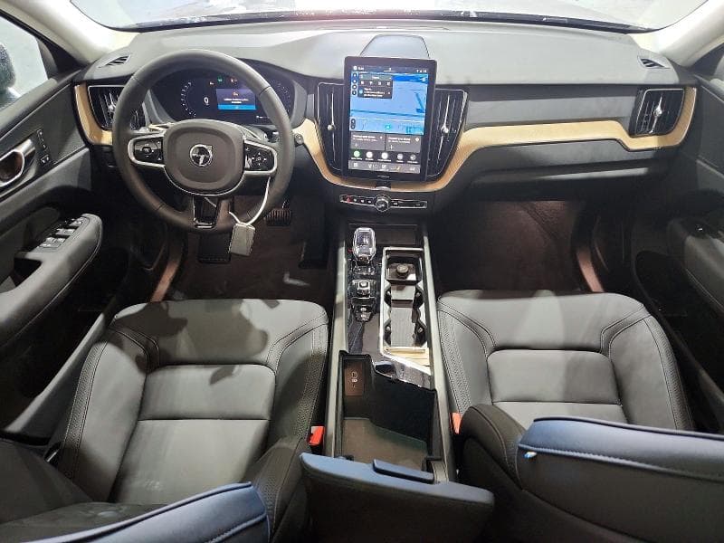 2026 VOLVO XC60 PLUS 8