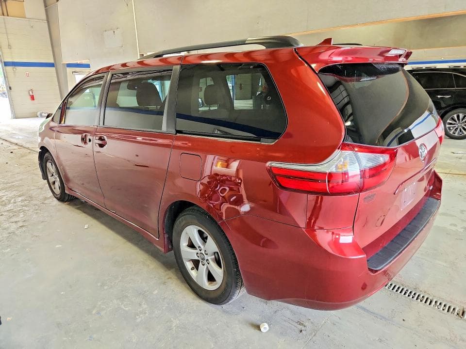 2020 TOYOTA SIENNA LE 2