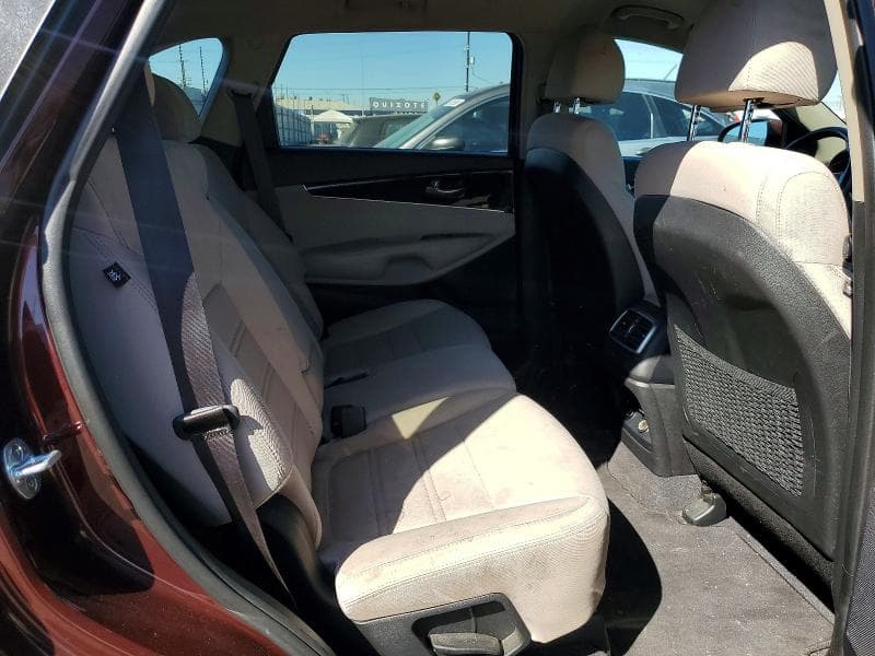 2018 KIA SORENTO LX V6 11