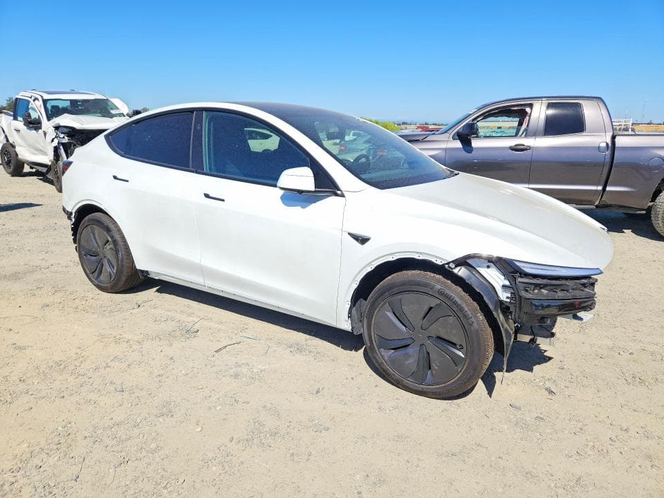 2026 TESLA MODEL Y 4