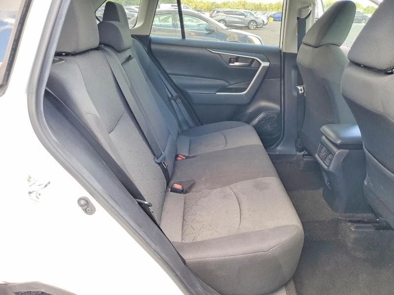 2021 TOYOTA RAV4 XLE 11