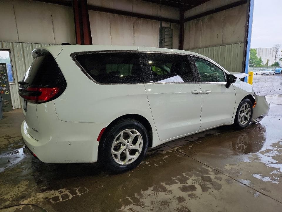 2024 CHRYSLER PACIFICA LIMITED 3