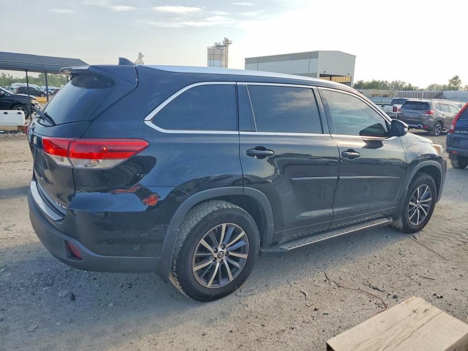 2017 TOYOTA HIGHLANDER XLE 3