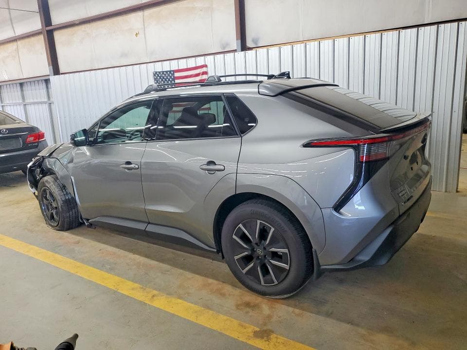 2026 TOYOTA BZ XLE 2
