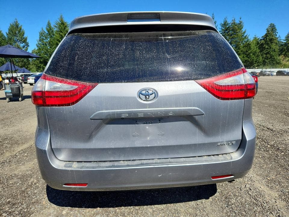 2017 TOYOTA SIENNA LE 6