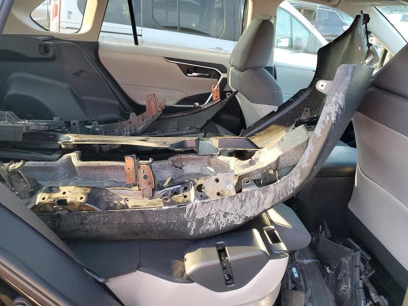 2019 TOYOTA RAV4 HYBRID XLE 11