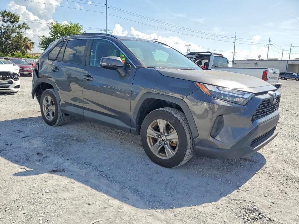 2022 TOYOTA RAV4 XLE 4