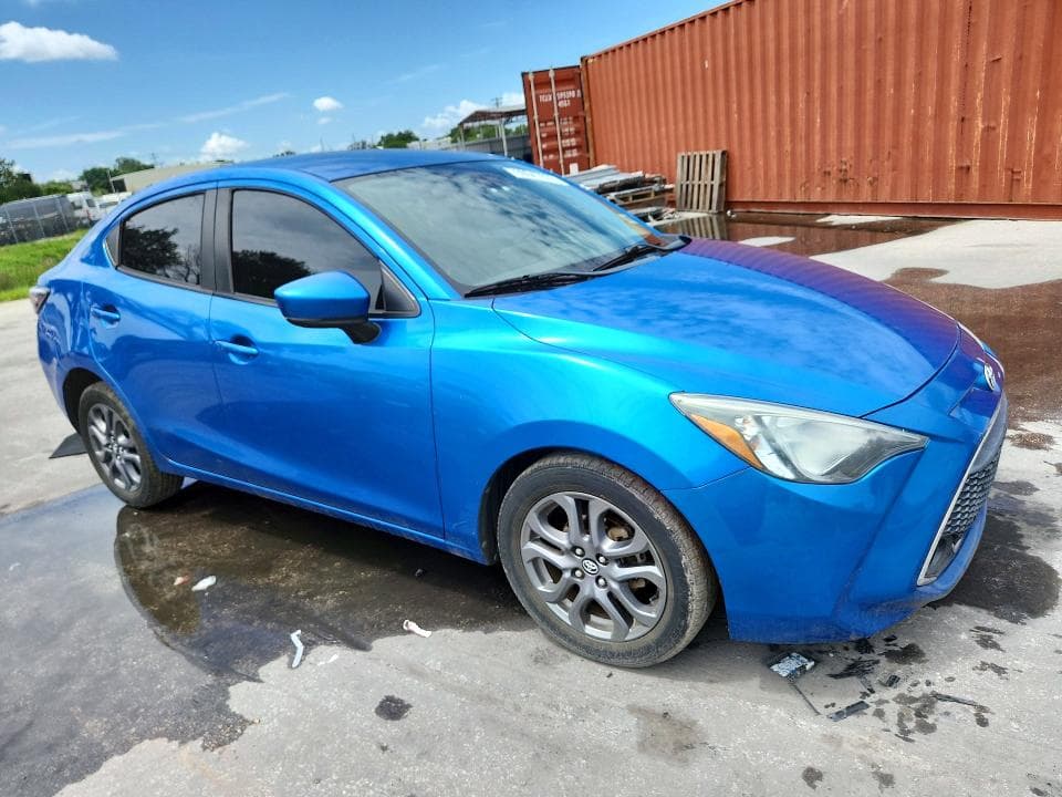 2019 TOYOTA YARIS LE 4