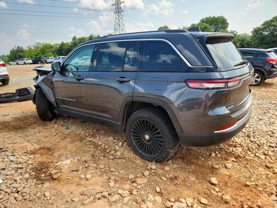 2023 JEEP GRAND CHEROKEE LAREDO 2
