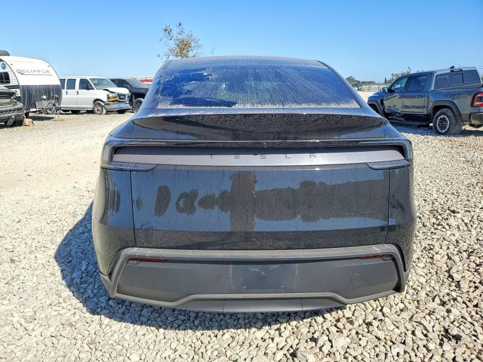 2026 TESLA MODEL Y 6