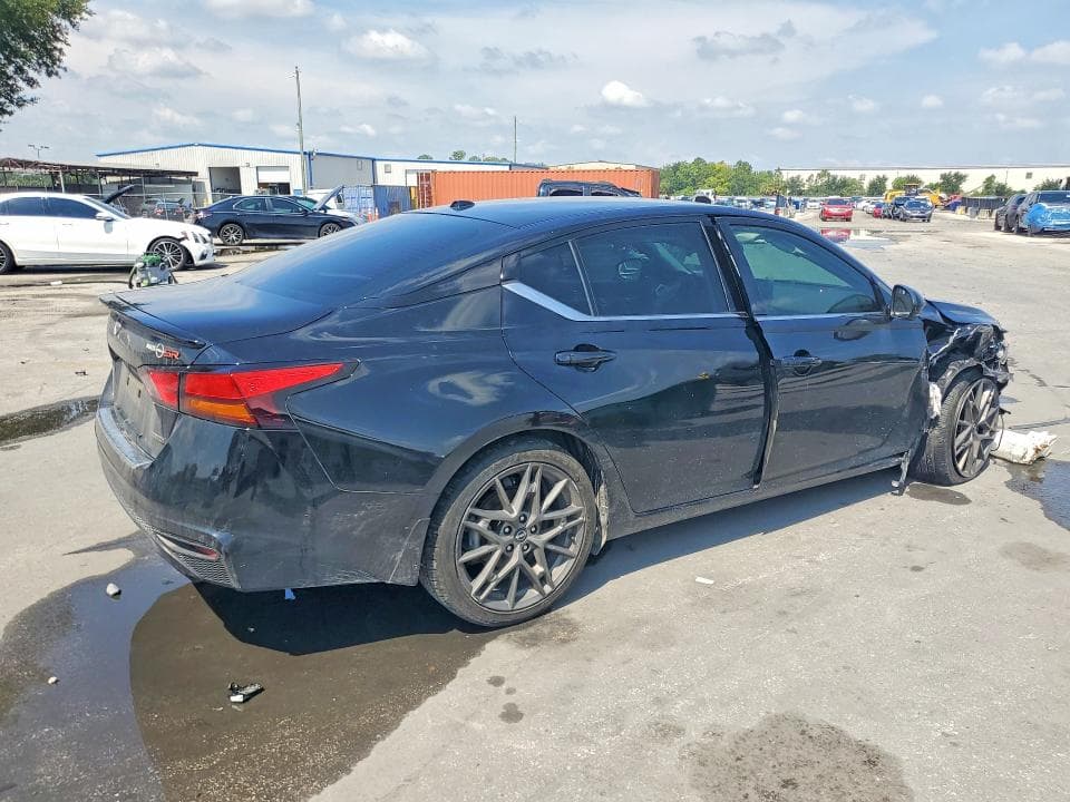 2023 NISSAN ALTIMA SR 3