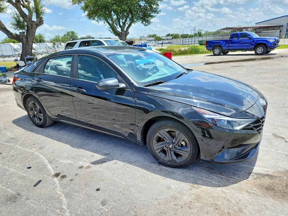 2023 HYUNDAI ELANTRA SEL 4