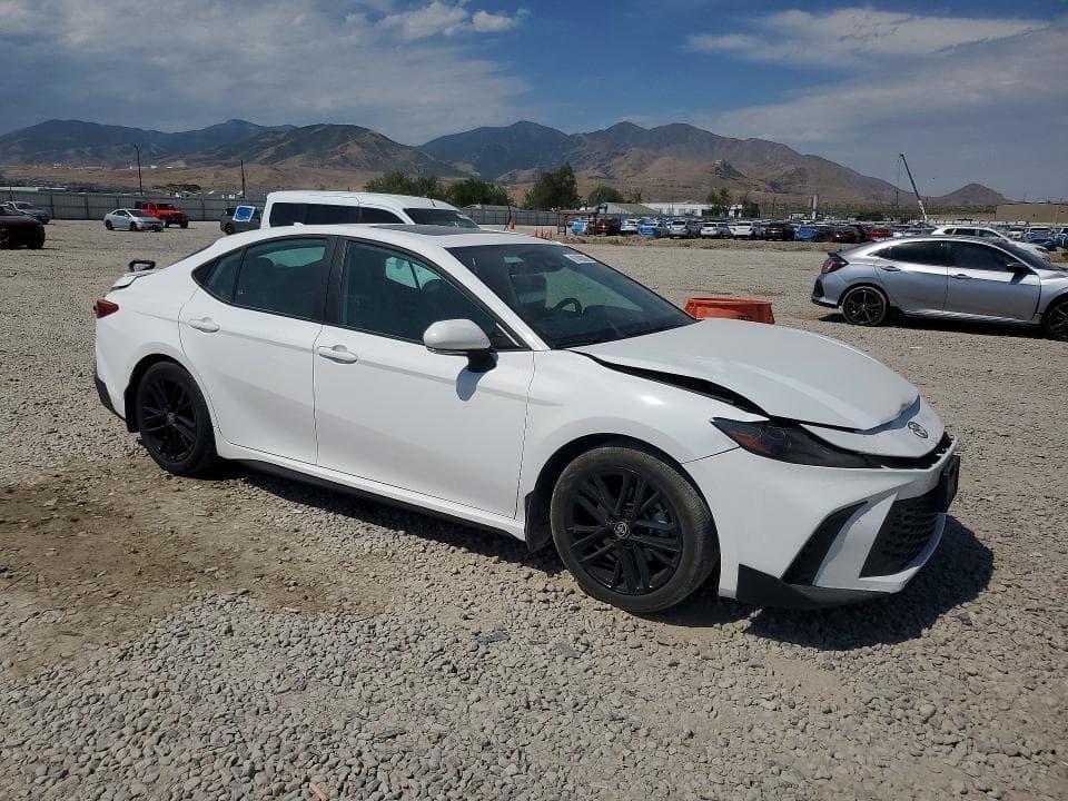 2025 TOYOTA CAMRY SE 4