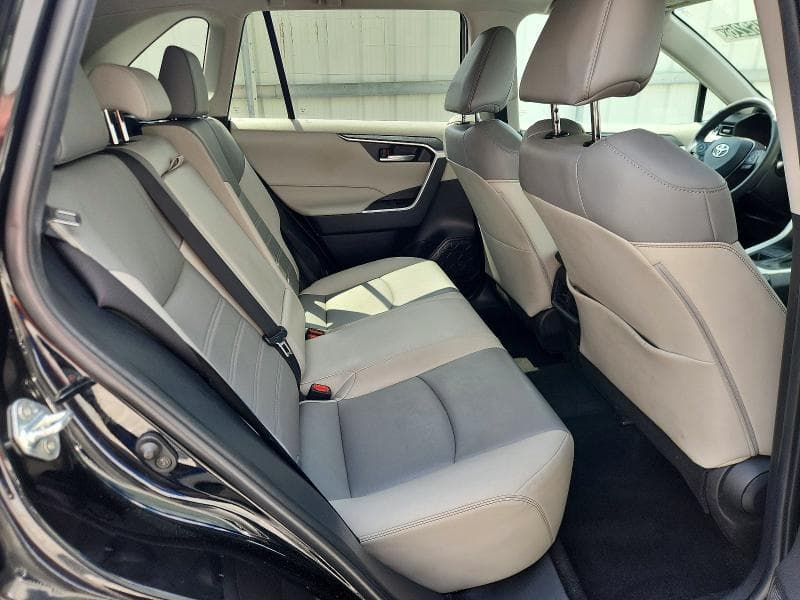 2022 TOYOTA RAV4 XLE PREMIUM 11