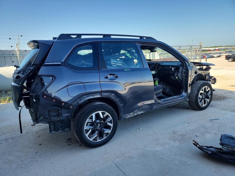 2025 SUBARU FORESTER 3