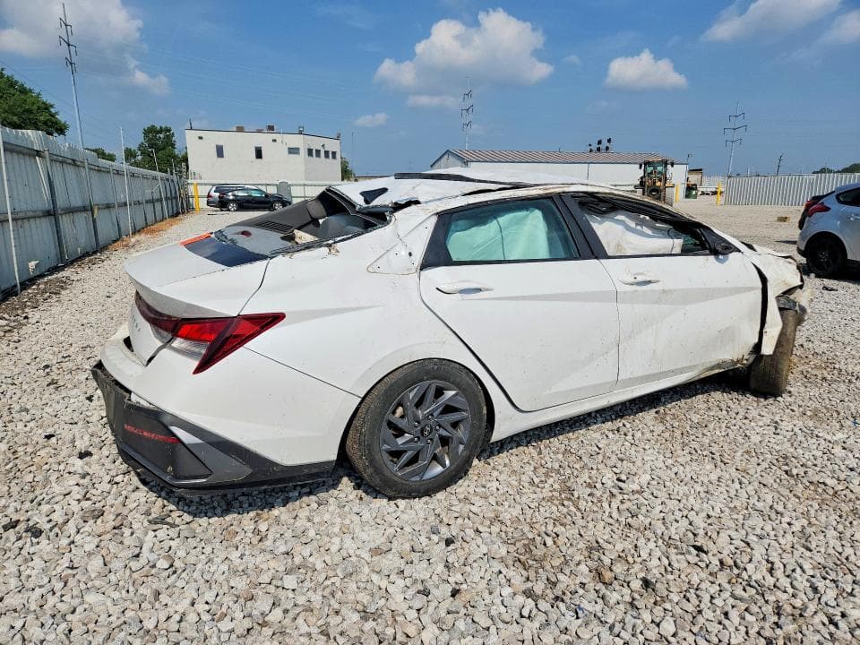 2024 HYUNDAI ELANTRA SEL 3