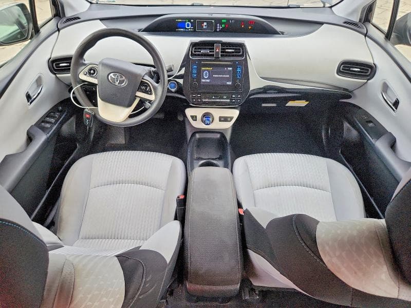 2017 TOYOTA PRIUS TWO 8