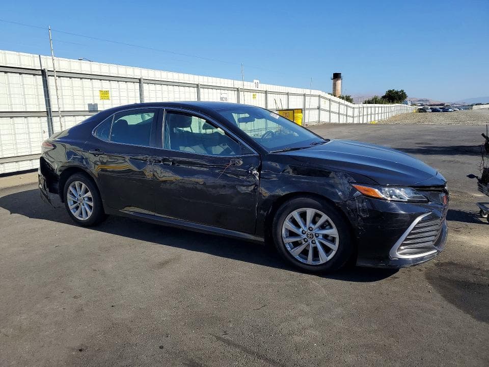 2021 TOYOTA CAMRY LE 4