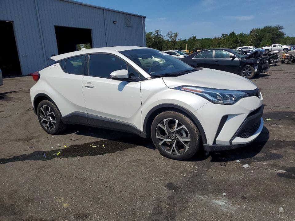 2022 TOYOTA C-HR XLE 4