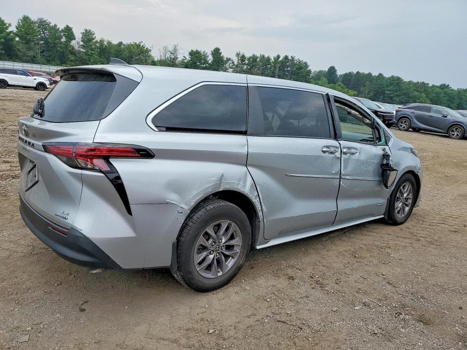 2021 TOYOTA SIENNA LE 3