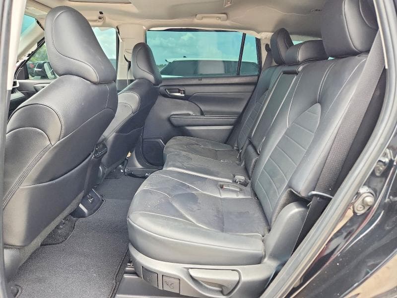 2024 TOYOTA HIGHLANDER XLE 11