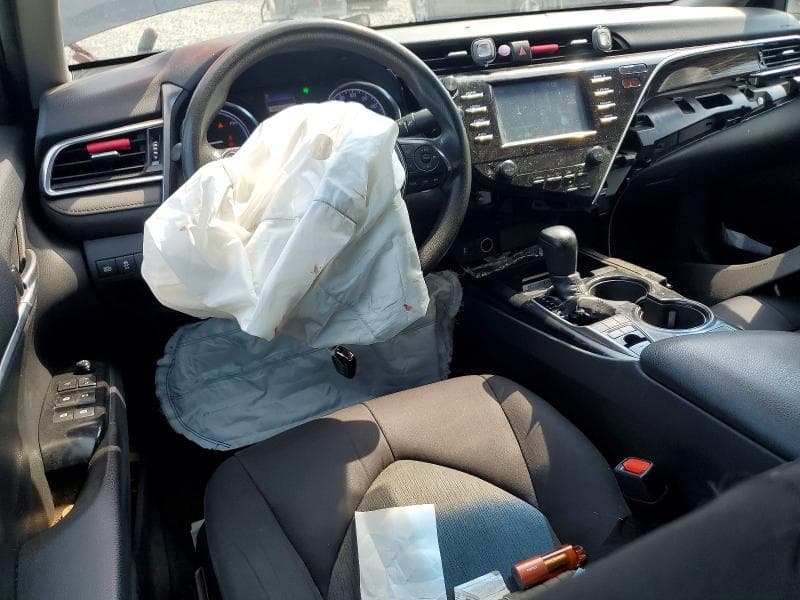 2018 TOYOTA CAMRY LE 8