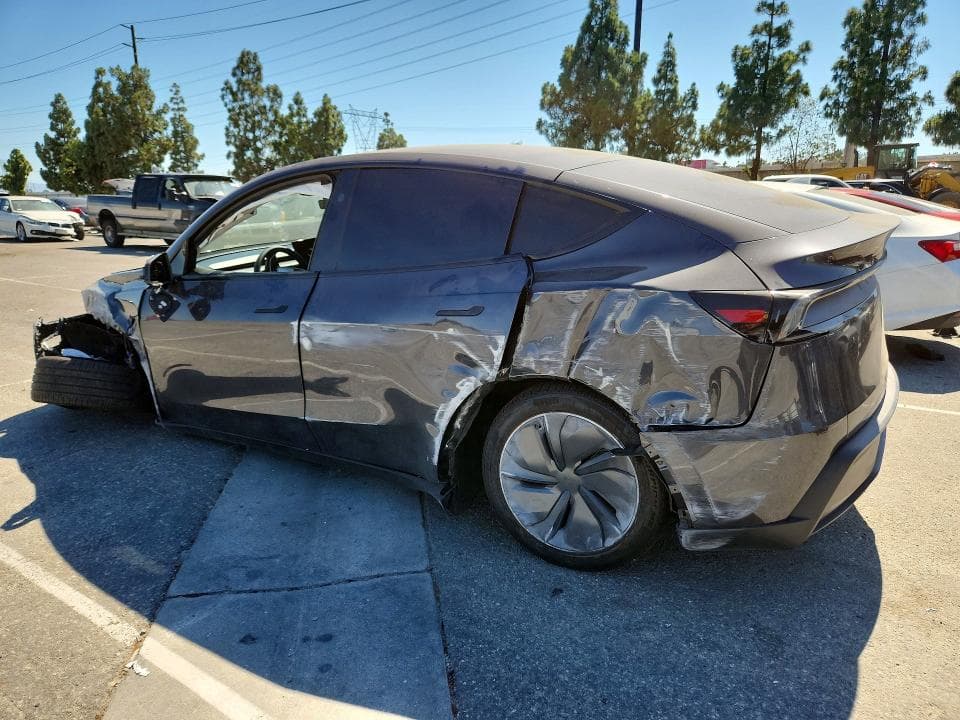 2026 TESLA MODEL Y 2