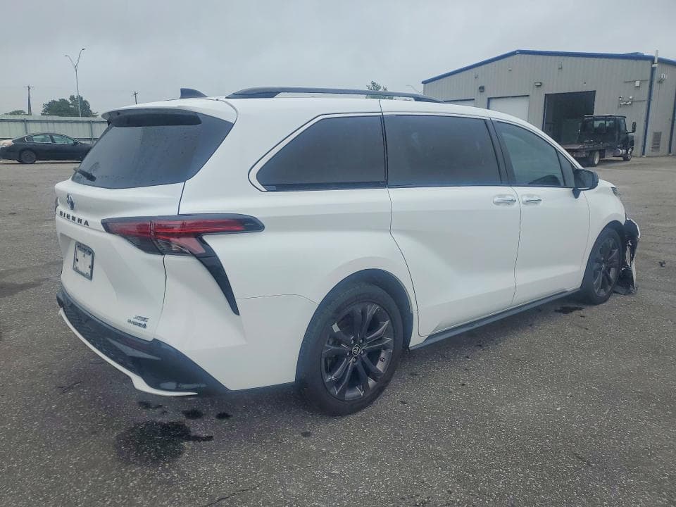 2023 TOYOTA SIENNA XSE 7-PASSENGER 3