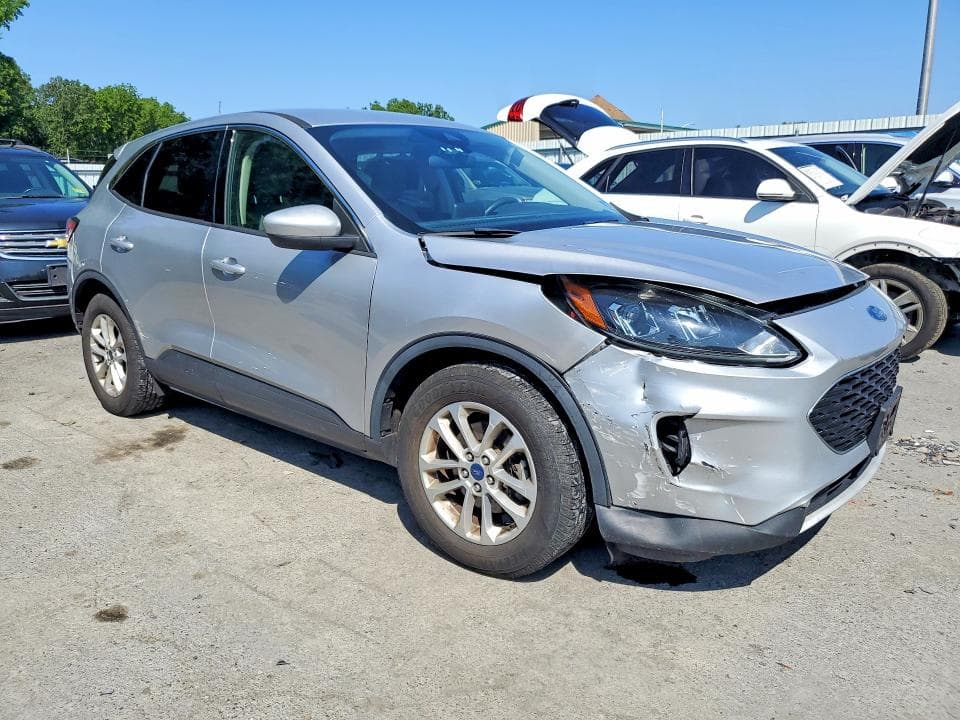 2020 FORD ESCAPE SE 4