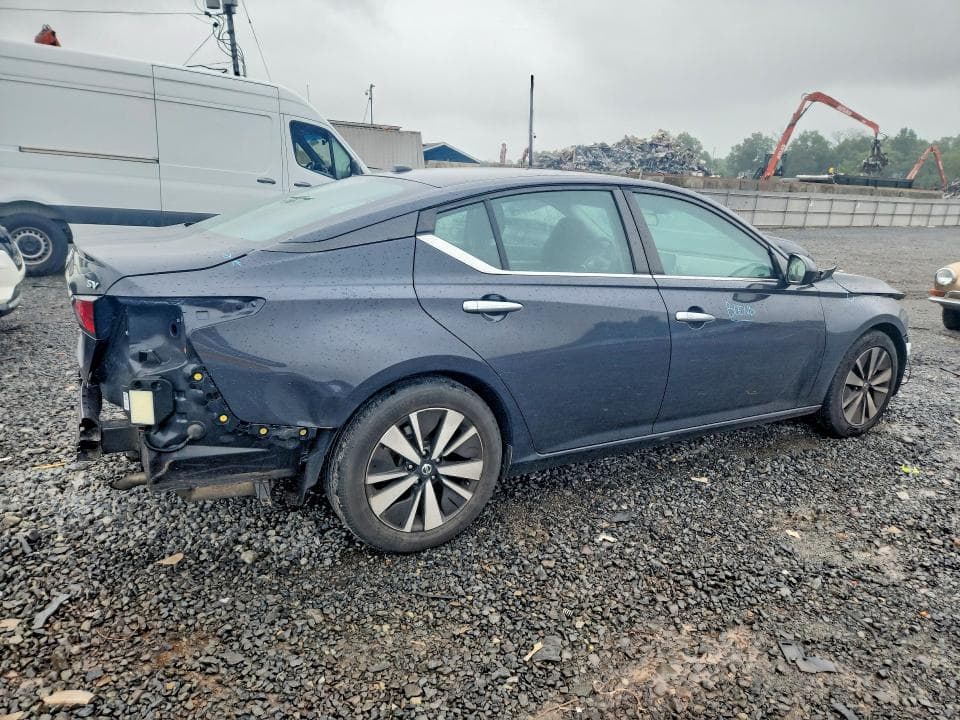 2021 NISSAN ALTIMA SV 3