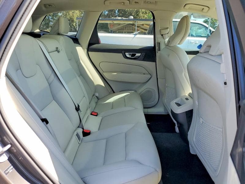 2024 VOLVO XC60 PLUS 11