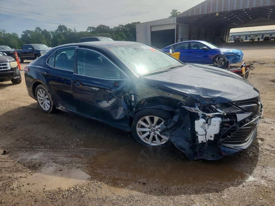 2020 TOYOTA CAMRY LE 4