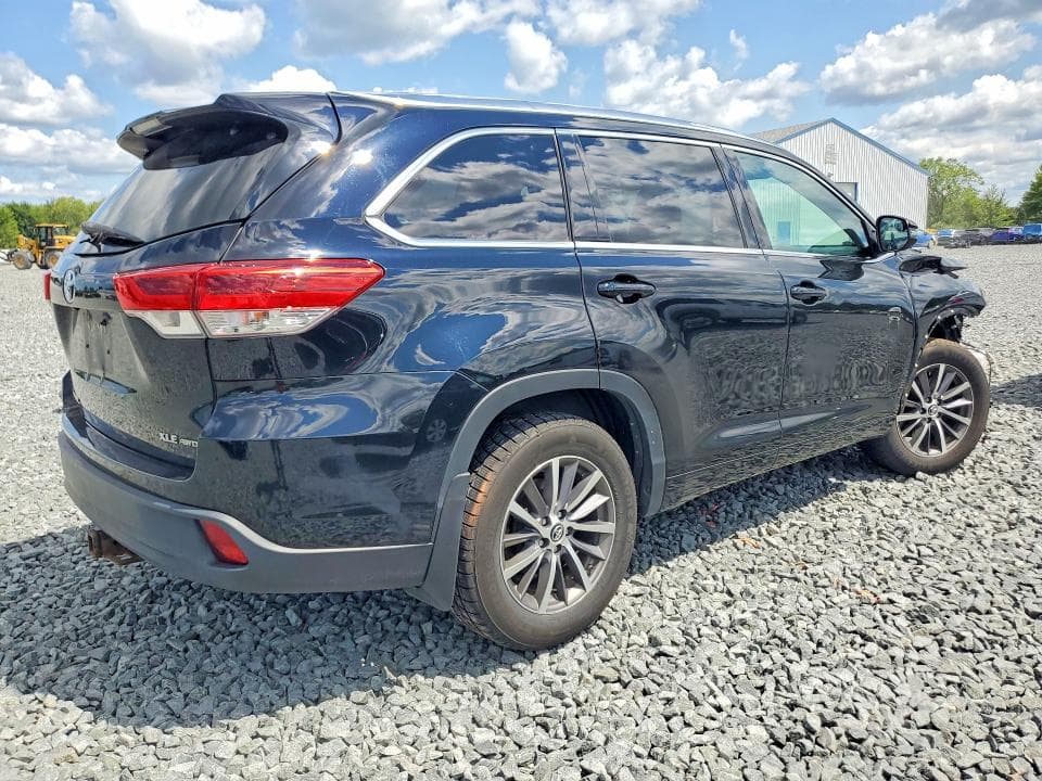 2018 TOYOTA HIGHLANDER XLE 3