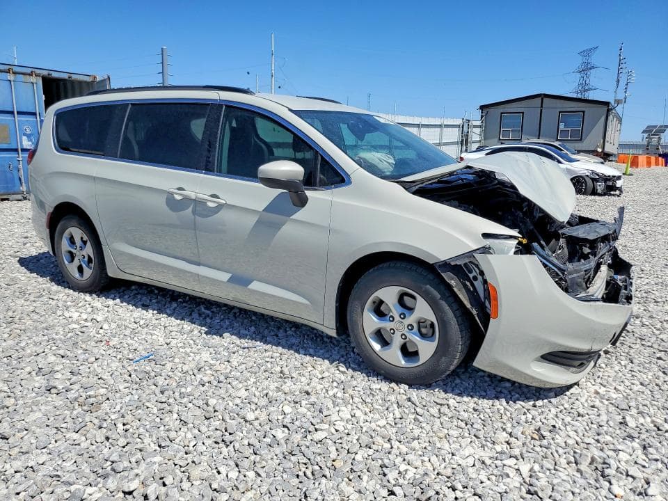 2017 CHRYSLER PACIFICA LX 4