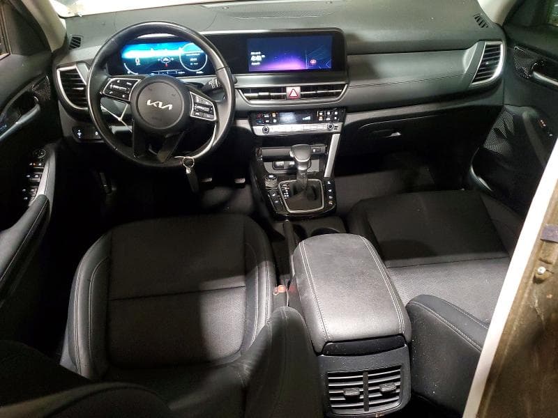 2025 KIA SELTOS EX 8