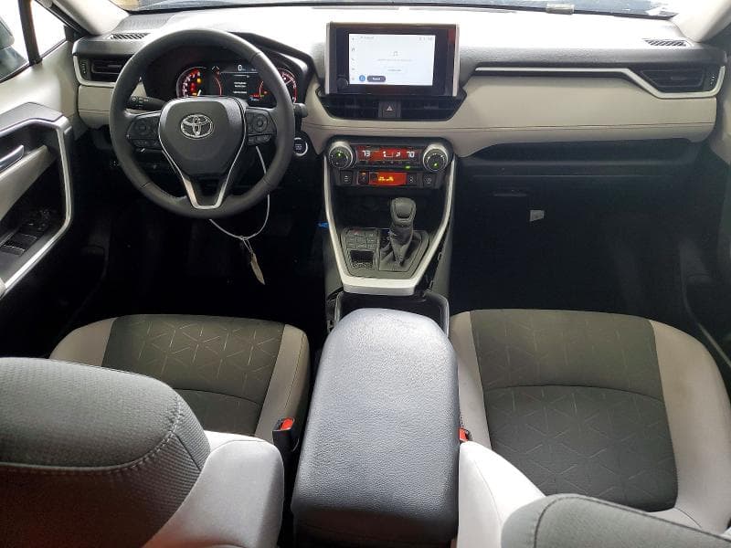2025 TOYOTA RAV4 XLE 8