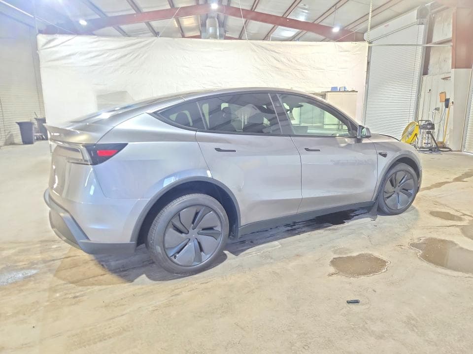 2026 TESLA MODEL Y 3