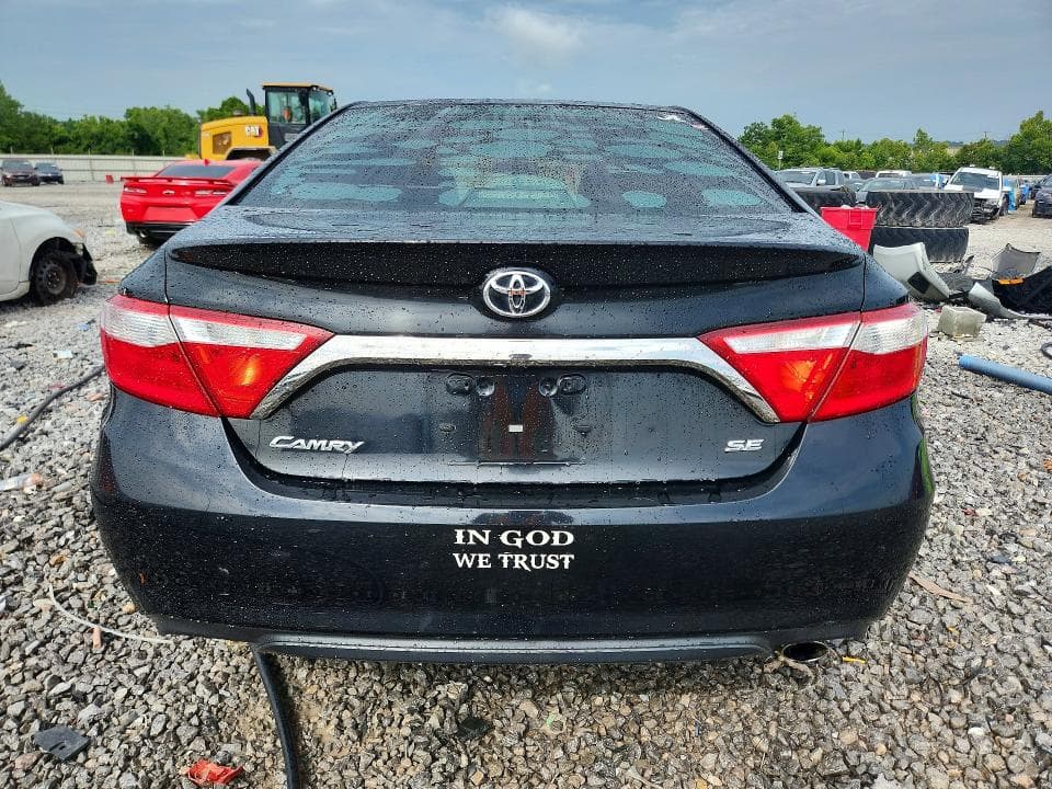 2017 TOYOTA CAMRY SE 6