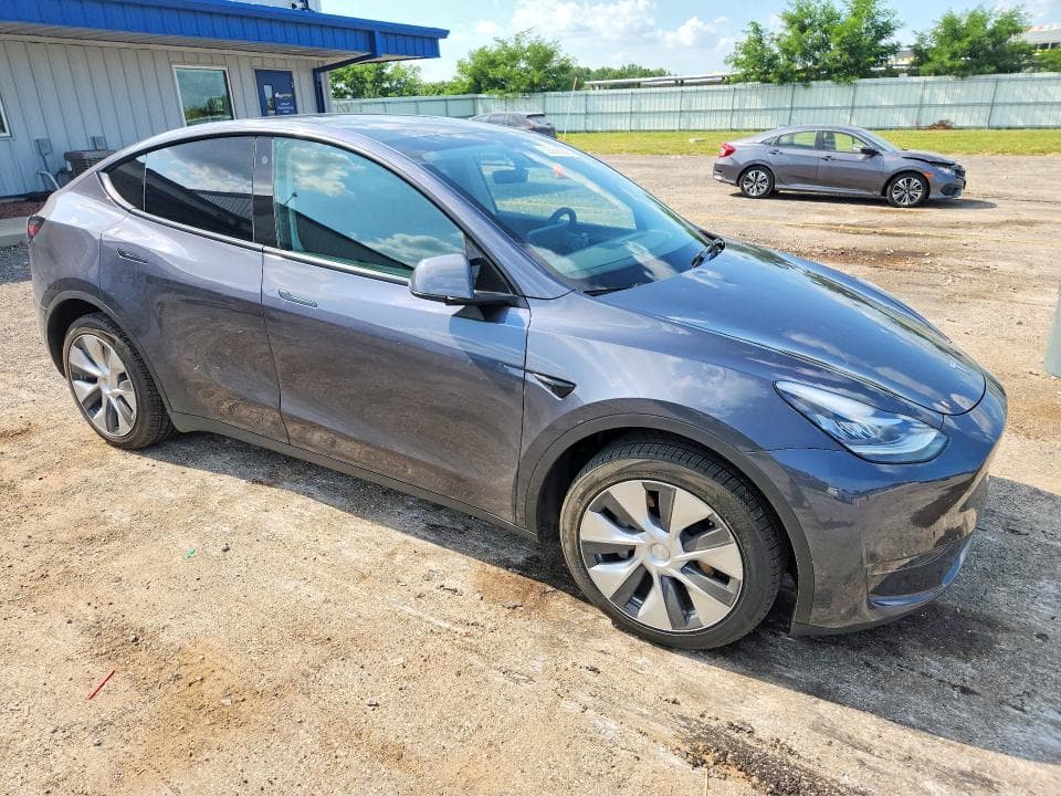 2023 TESLA MODEL Y 4