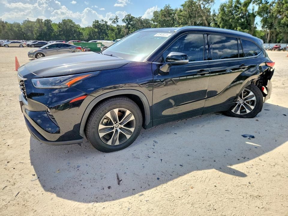 2021 TOYOTA HIGHLANDER XLE - 1