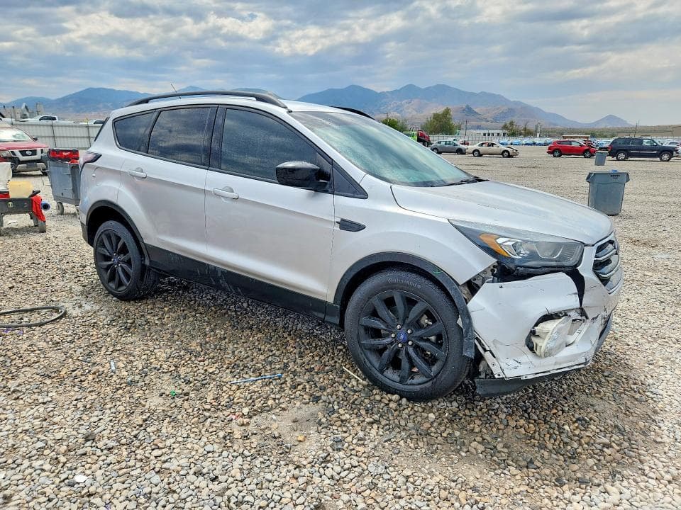2017 FORD ESCAPE SE 4
