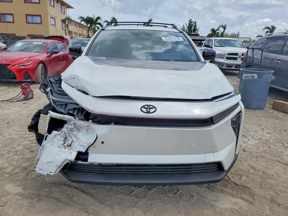 2026 TOYOTA BZ XLE 5