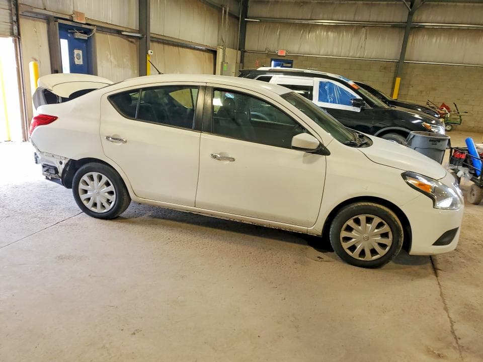 2017 NISSAN VERSA 1.6 SV 4