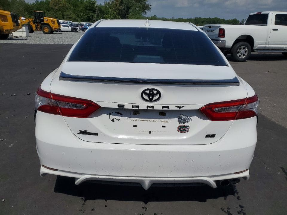 2020 TOYOTA CAMRY SE 6