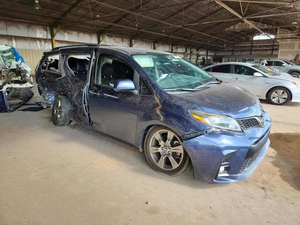 2018 TOYOTA SIENNA SE PREMIUM 8-PASSENGER 4
