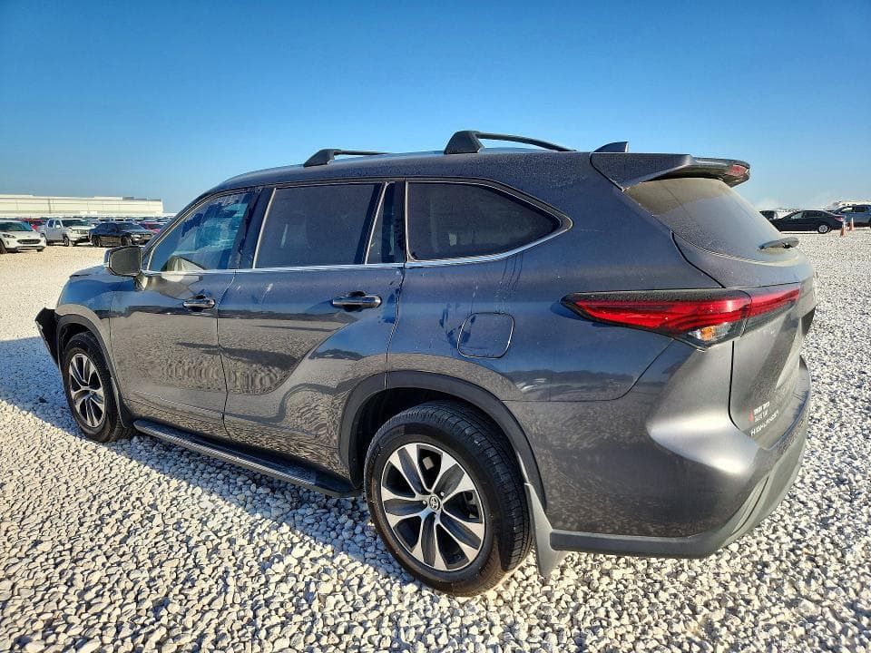 2021 TOYOTA HIGHLANDER XLE 2