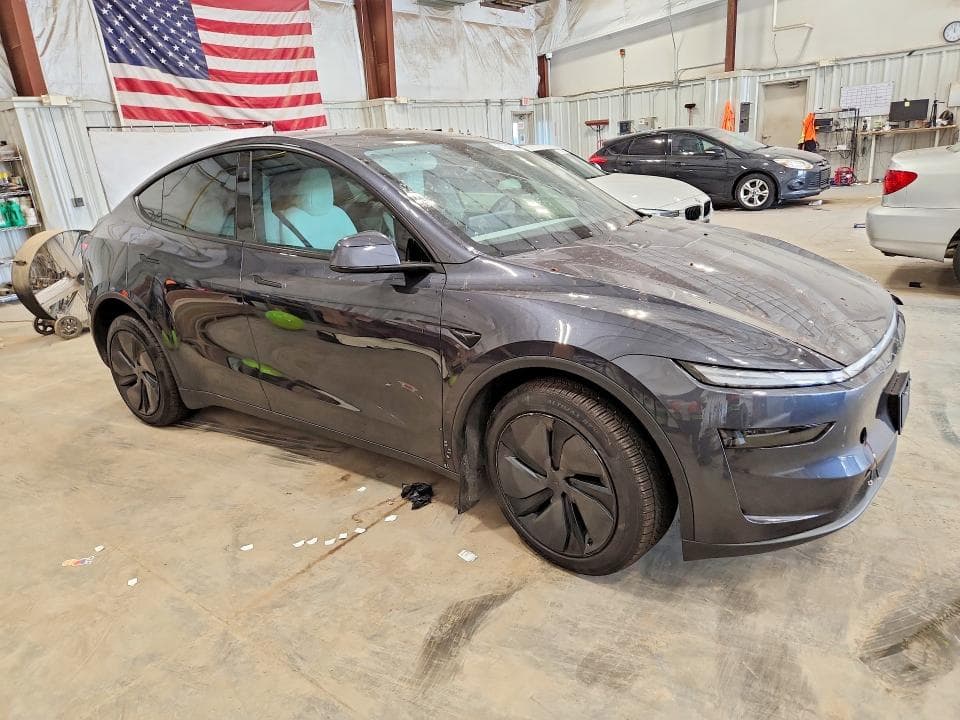 2026 TESLA MODEL Y 4